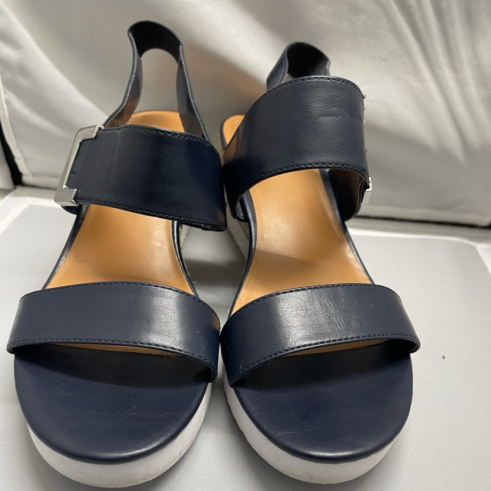 Excellent Cond Bandolino Wedge sandles 9.5